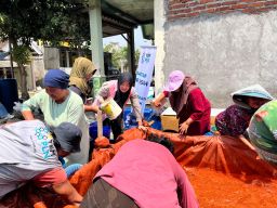 Tanggap Dampak El Nino,PLN UIP JBTB Bersama YBM dan Srikandi PLN Salurkan Bantuan Air Bersih