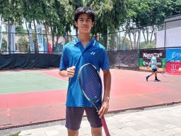 Dari Lapangan Hijau ke Lapangan Tenis, Darren Adam Sofian Tembus Perempat Final