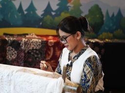 Pengunjung Diajak Membatik Langsung di fave hotel Sidoarjo