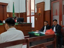 Ayahanda Berpulang, Santoso Utomo Tetap Tunjukkan Sikap Kooperatif di Persidangan