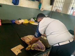 Rutan Surabaya Sisir Blok Hunian Warga Binaan, Cegah HP Ilegal hingga Narkoba