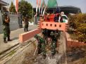 Tim TMMD Mulai Memperhatikan Kebersihan Sungai Di Sekitar Rumah Warga