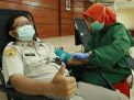 HUT Korpri ke-49 PNS Polda Jatim Adakan Donor Darah