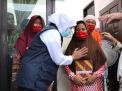 Khofifah Sampaikan Dukacita dan Kunjungi Keluarga Korban
