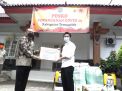 Wagub Emil Bagikan Seperangkat APD Penanganan Covid-19 di Trenggalek