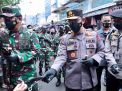 Panglima TNI dan Kapolri Bagikan Masker di Pasar Tanah Abang