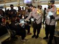 TNI-Polri Tinjau Prokes Terminal Purabaya dan Bagikan Ribuan Masker