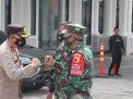 Kapolres Gresik Dampingi Pangdam V Brawijaya di Posko PPKM Micro