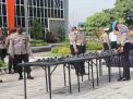 Wakapolres Gresik Bersama Kasi Propam Cek Kondisi Senpi Anggota
