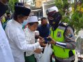 Satlantas Polres Gresik Gelar Jum'at Berkah, Tiada Hari Tanpa Berbagi