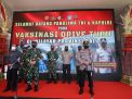 Kapolri dan Panglima TNI Tinjau Vaksin Drive Thru di Bali