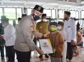 Bupati Didampingi Wakapolres Gresik Santuni 1000 Anak Yatim