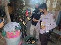 Kios Jamu Perempuan Paruh Baya Penjual Miras Diciduk Polsek Manyar