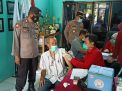 TNI-Polri Kawal Suntik Vaksin Lansia Perdana Astra Zeneca di Gresik