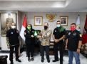 Mata Kobra, Ketua DPD RI Terima Penghargaan dari Nyai Jingga Samudra