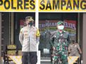 Kapolres Sampang Distribusikan Bansos Darurat Sembako dan 5 Ton Beras