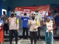 Kapolsek Asemrowo Dampingi Kapolres Tanjung Perak Bagi Sembako
