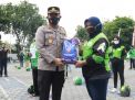 Kapolres Jombang Salurkan Paket Sembako ke Komunitas Ojek Online