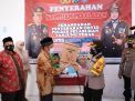 Kapolres Tanjung Perak Bagi Alat Kelengkapan Penanganan Covid-19