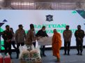 Kapolres Tanjung Perak Dampingi Walikota Surabaya Terima Bantuan Covid