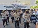 Polda Jatim Bagi Bendera Merah Putih untuk Indonesia Tangguh