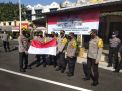 Kapolres Tanjung Perak Bagikan Bendera Merah Putih - Sembako ke Polsek