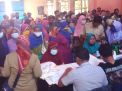 Pembagian BPNT di Kantor Desa Jingkang Berakibat Warga Pingsan
