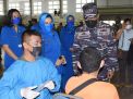 TNI AL Kodiklatal Lakukan Serbuan Vaksin ke-2 Bagi Masyarakat Maritim