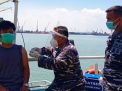 TNI AL Kodiklatal Kunjungi ABK Kapal Niaga Dukung Pelaksanaan Vaksin