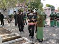 HUT TNI ke-76 Gelar Ziarah Nasional, Kodim Sampang Tabur Bunga di TMP