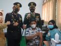 Momentum HUT TNI ke-76, Pelajar SMPN 4 Gresik Ikut Vaksin