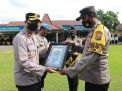 Bhabinkamtibmas Bantu Bedah Rumah Terima Reward Kapolresta Mojokerto