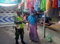Sampaikan Prokes di Tengah Pasar Bulurejo dengan Telaten