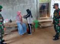 Babinsa Koramil 0829/06 Dampingi Giat Vaksin di Kec. Tanah Merah
