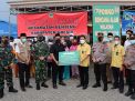 Kapolres Gresik dan PT Petrokimia Bantu Korban Banjir Kali Lamong