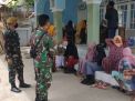 Babinsa dan Bhabinkamtibmas Desa Tobungan Berikan Pendampingan Vaksin