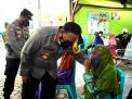 Kapolres Bojonegoro Cek Vaksin Lansia dan Salurkan Bansos