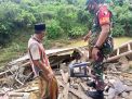 Sertu Mosleh Ingatkan Warga Bahaya Banjir dan Tanah Longsor saat Hujan