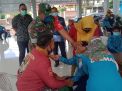 Danramil Balongpanggang Dampingi Vaksin Bentuk Perhatian ke Anak-anak