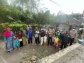 Kapolda Jatim Sempat Bercengkrama dengan Anak Sekitar Lereng Semeru