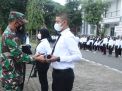 Danpusdiklapa Kodiklatal Tutup Latihan Dasar Bela Negara dan Kepemimpinan Mahasiswa Politeknik Negeri Madura