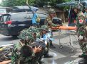 Prajurit Siswa Pusdikkes Kodiklatal Sigap Tangani Korban Kecelakaan Lalin