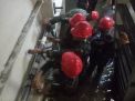 Siswa Dikmaba TNI AL Latihan Penanggulangan Kebocoran Kapal Perang