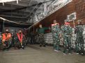 Sebanyak 250 Siswa Dikmata TNI AL Kejuruan Marinir Latihan Embarkasi dan Debarkasi di KRI dr. Soeharso-990