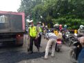 Polantas Driyorejo Urug Jalan Berlubang, Demi Antisipasi Kemacetan