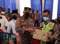 Satpam Lansia di Gresik Kaget Dapat Hadiah dari Kapolres