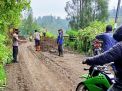 Polres Probolinggo Gerak Cepat di Jalur Wisata Bromo Bantu Evakuasi Longsor