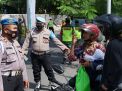 Polres Gresik Gelar Pamor Keris di GKB Sasar Pengendara