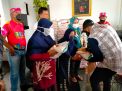 Kapolres Sumedang Bagi Sembako ke Warga Penerima Vaksin Covid-19