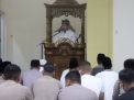 Kapolres Gresik Jadi Imam Sholat Tarawih dan Tadarus, Hidupkan Malam Ramadhan